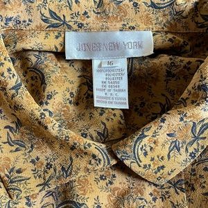 Jones New York Blouse. Size 16.